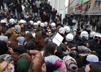 Polîsan hêrişê ‘Rayîrşîyayîşê Azadîye’ yê cinîyan kerd