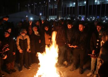 Nobeta li pêş Şaredariya Wanê didome