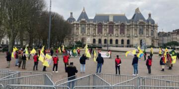 Meşvanên Meşa Dirêj li Lilleyê xeleka azadiyê ava kirin