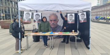 Ji bo azadiya Abdullah Ocalan li Duisburgê stand danîn
