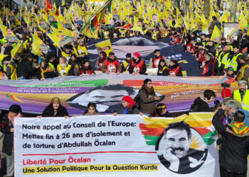 Bi deh hezaran ji bo azadiya Abdullah Ocalan dimeşin