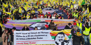 Bi deh hezaran ji bo azadiya Abdullah Ocalan dimeşin