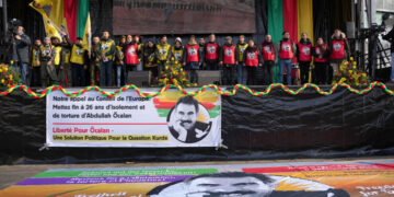 Kurd û dostên kurdan li gelek navendan bi girseyî 15ê Sibatê şermezar kir