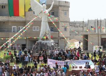 Vakur, Başûr û Rojawan seba vengdayîşo tarixî amade yo