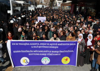 Jin li Wanê meşiyan: Qeyûm dijminê jinan e