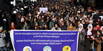 Jin li Wanê meşiyan: Qeyûm dijminê jinan e