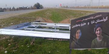 Tabelaya ku wêneyê Gulistan û Hêro li ser bû hat şikandin û şewitandin