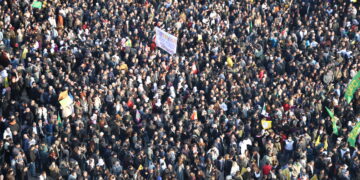 Li Amedê bi hezaran kes li banga Abdullah Ocalan guhdar kirin