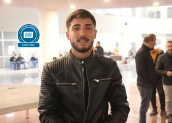 Dengbêjê ciwan bi kilamên xwe dilê çalakvanan germ kir