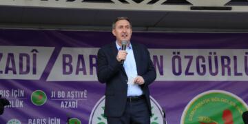 Bakirhan ji Amedê bang kir: Birêz Ocalan dil û hêviya bi milyonan e