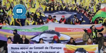 Hewa sar bû lê dil germ û çav bi hêvî bûn