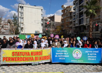 ‘Parastina statuya Rojava parastina statuya zimanan e’