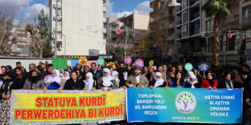 ‘Parastina statuya Rojava parastina statuya zimanan e’