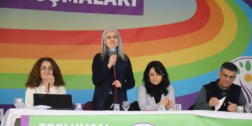 Uçar: Gelê Kurd li Kurdistanê pêşengtiya azadiyê dike