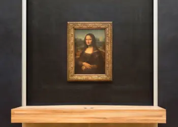 Muzeya Louvre de rewşêka averte est a