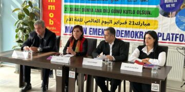 ‘Zarok di zikê dayikê de fêrî 900 peyvî dibe’