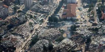 Soz bûn toz: Zêdetirî 200 hezar mexdûrê erdhejê bêxanî ne