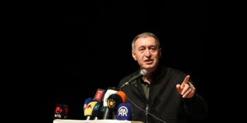 Bakirhan: Rêya banga dîrokî di Amedê û Enqereyê re derbas dibe