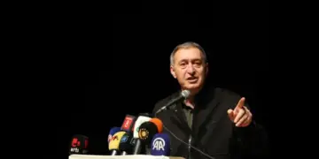 Tuncer Bakirhanî Amed de derheqê prosesî de qisey kerd