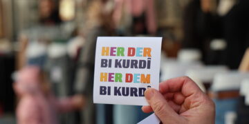 Li Sûrê tabela û etîketên Kurdî belav kirin