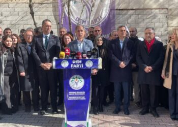 Heyetê CHP’yî şî Wan: ‘Teslim nêbîme û nêbenîme’