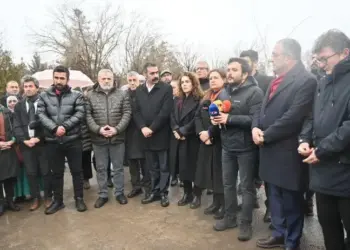 Temsîlkarê sazîyan kesê erdlerzî de merdê yad kerdê