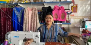 Cinîyêka Nepalî cil û bergê kurdî derzîyena