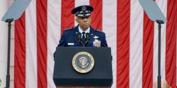 Erkanê pêroyî yê Amerîka wezîfe ra ame girewtene