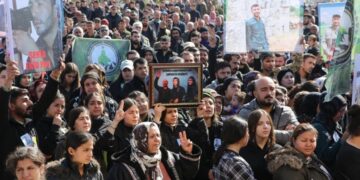 Cenazeyê rojnameger Egîd Roj bi merasîmek heybet hat veşartin