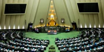 Meclîsê Îranî perwerdeyê bi ziwanê herême û netewîye red kerd