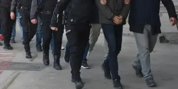 Manîsa de 18 kesî ameyê destbendkerdene