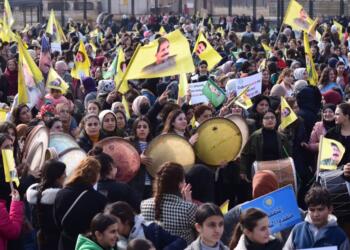 Jin li Qamişloyê li dijî komployê daketin qadan