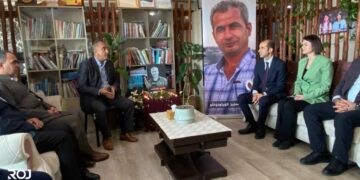 Şandeya DBP û DEM Partiyê serdana Rojnewsê kir