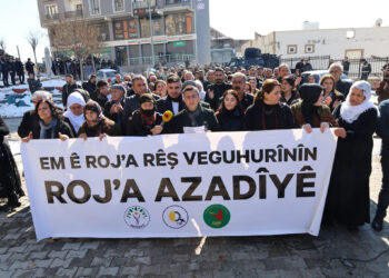 Gelê Şirnexê li dijî komployê meşiya