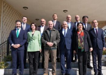 YNK: Em piştgiriyê didin pêvajoya li Bakur