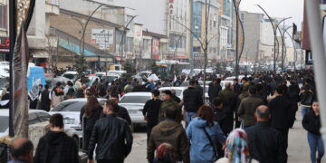 Gelê Geverê bi dirûşma “Bijî Serok Apo” meşiya