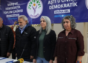 ‘Pêdivî bi welatekî demokratîk heye’