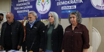 ‘Pêdivî bi welatekî demokratîk heye’
