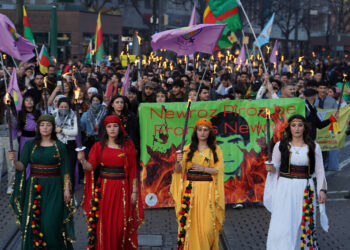 Bi meşaleyan kolanên Ewropayê ronî kirin