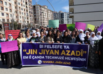 Jin li dijî polîtikayên şerê taybet meşiyan