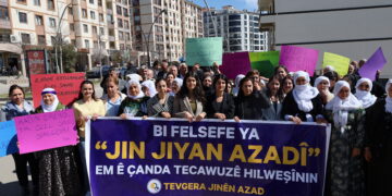 Jin li dijî polîtikayên şerê taybet meşiyan