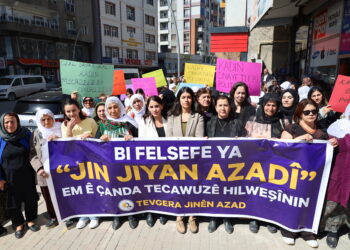 Jin li dijî polîtikayên şerê taybet meşiyan