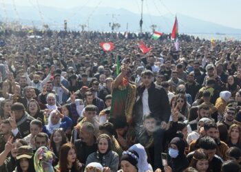 Di Newroza Egeyê de azadiya Abdullah Ocalan xwestin