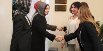 Meclisa Jinan a DEM Partiyê li Meclisê serdana AKPê kir