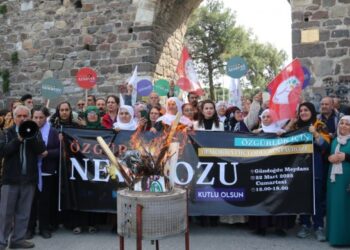 Li Kadîfekaleya Îzmîrê agire Newrozê hat vêxistin