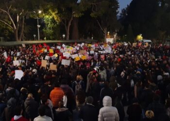 Îzmîr û Antalya de 20 kesî ameyê girewtene