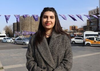 Vengdayîşê Mitîngê 8ê Adare: Ma şima Meydanê Îstasyonî de pawenê