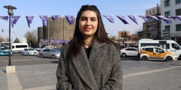 Vengdayîşê Mitîngê 8ê Adare: Ma şima Meydanê Îstasyonî de pawenê