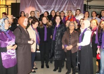 Jin dest bi grevê dikin