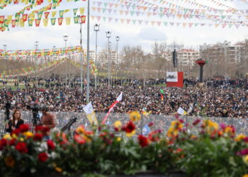 Newroza Amedî de sloganê ‘Bijî Serok Apo’ berz beno